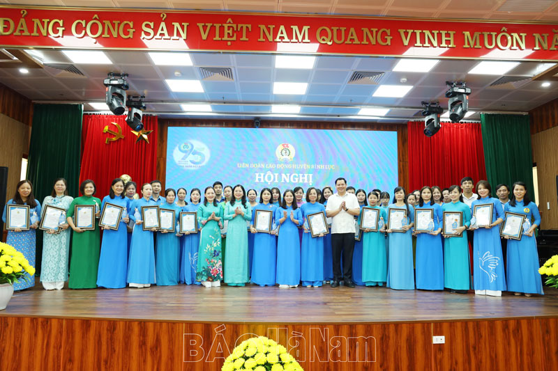 LĐLĐ huyện Bình Lục biểu dương 36 cán bộ công đoàn tiêu biểu xuất sắc