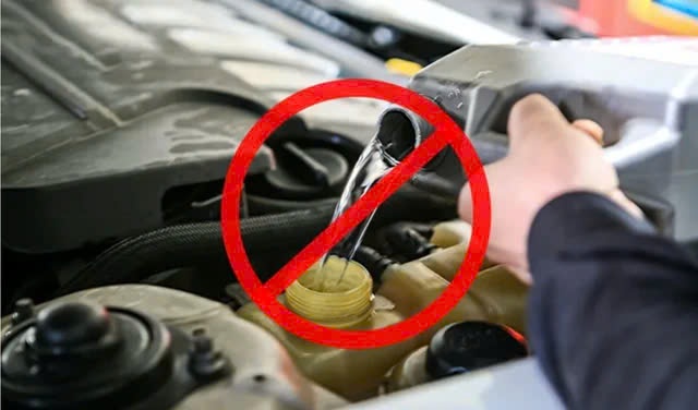 Nước bình thường có thể thay thế nước làm mát trên ô tô?