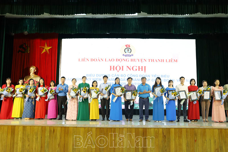 Liên đoàn Lao động huyện Thanh Liêm biểu dương cán bộ công đoàn tiêu biểu