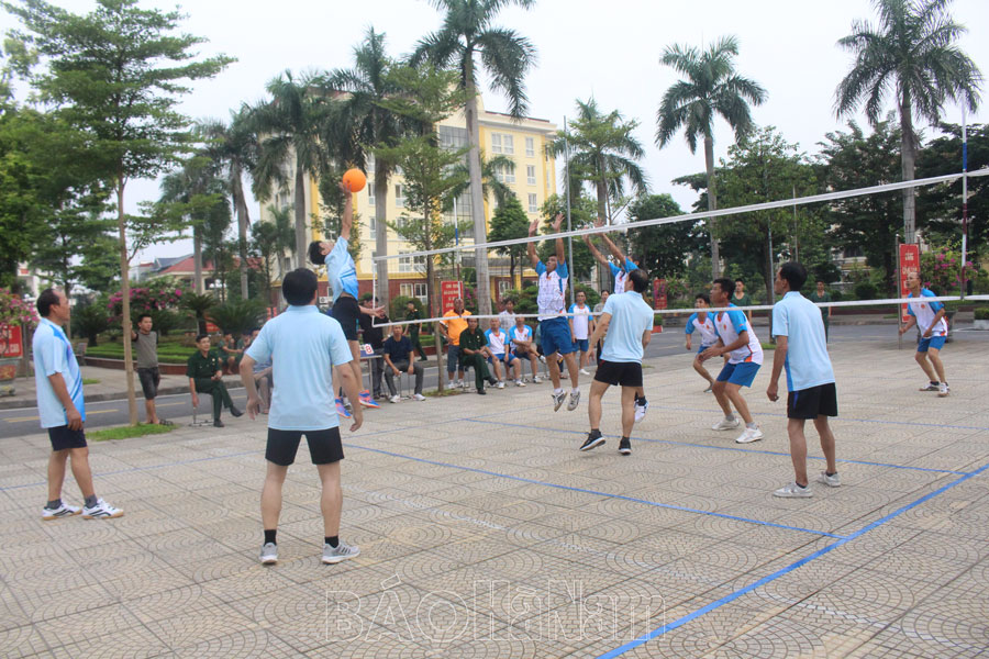 Hội Cựu chiến binh tỉnh tổ chức Giải Bóng chuyền hơi nhân ngày truyền thống
