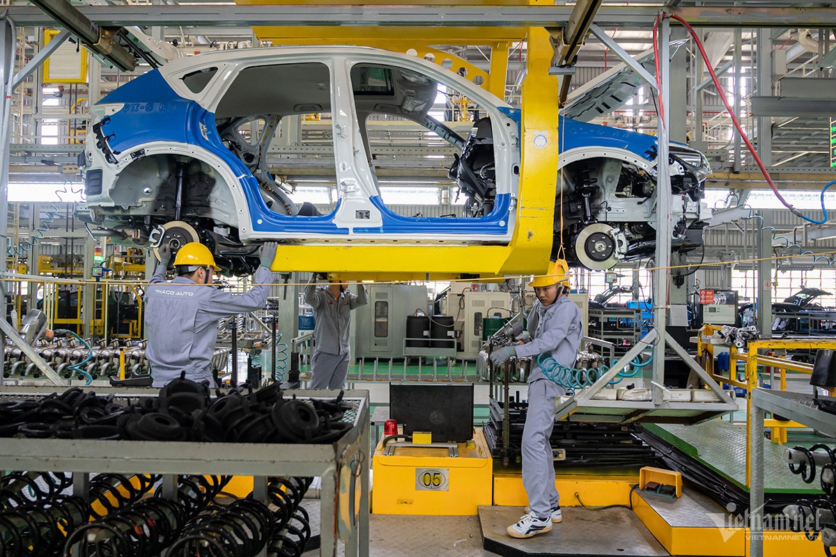 Chính phủ thống nhất giảm 50% lệ phí trước bạ ô tô, ban hành trước 18/8