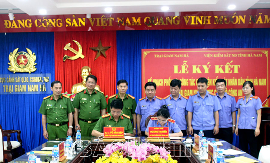 Viện Kiểm sát nhân dân tỉnh ký kết kế hoạch phối hợp với Trại giam Nam Hà trong công tác thi hành án phạt tù