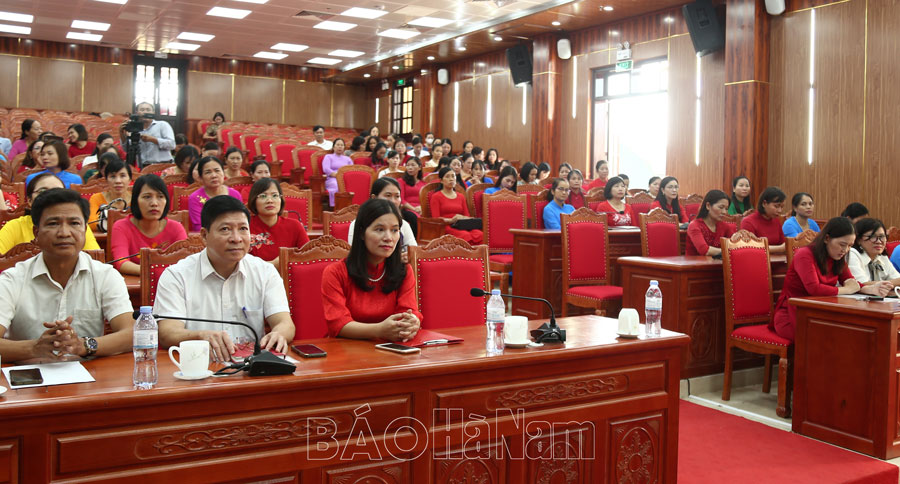 Liên đoàn Lao động huyện Bình Lục gặp mặt nữ cán bộ công đoàn