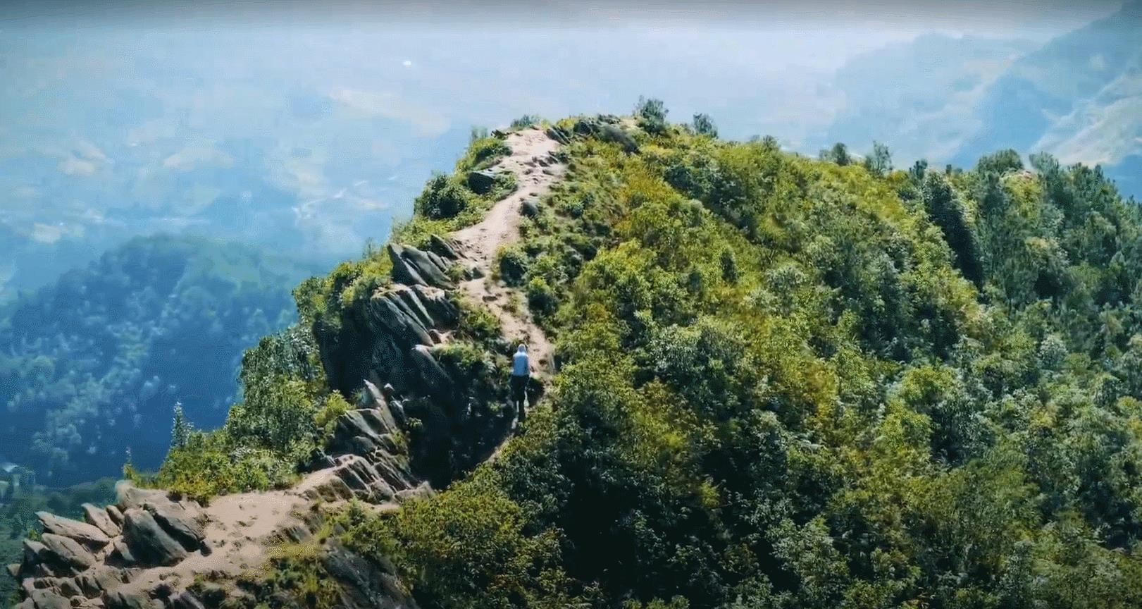 'Sống lưng khủng long' đẹp lạ ở Mù Cang Chải, khách đến săn ảnh nghìn like