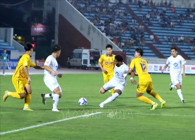 V.League 1-2024/2025: Vòng đấu của những siêu phẩm