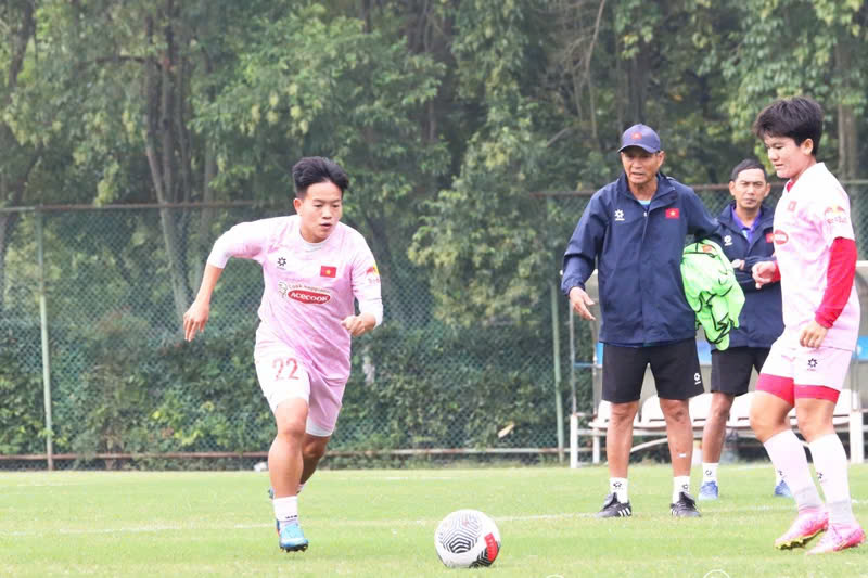 Đội tuyển bóng đá nữ Việt Nam tích cực chuẩn bị cho trận gặp chủ nhà Trung Quốc