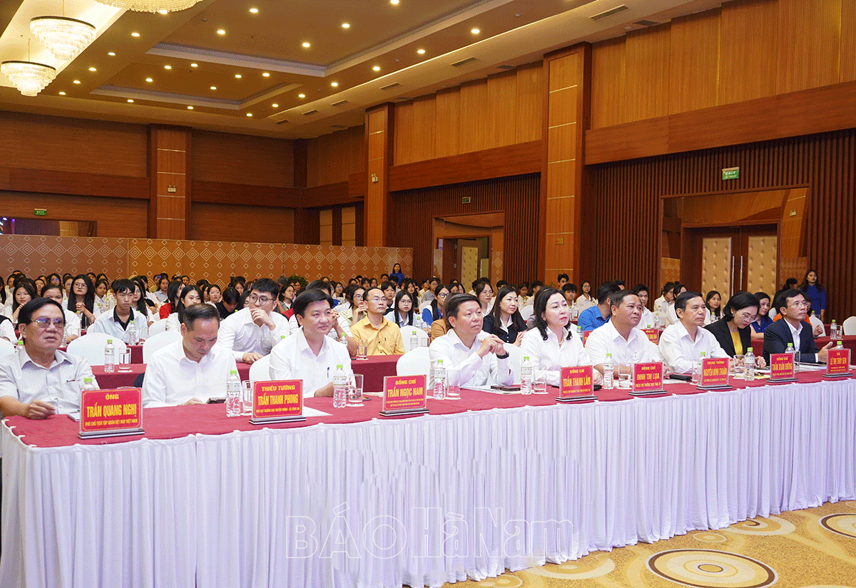 Trao học bổng “Tiếp sức đến trường” cho 132 tân sinh viên có hoàn cảnh khó khăn