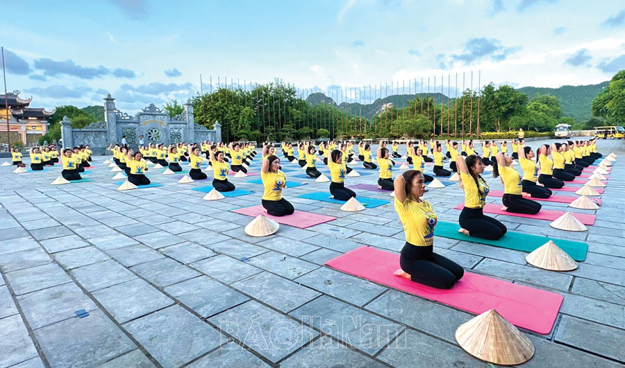 Sôi nổi phong trào luyện tập yoga