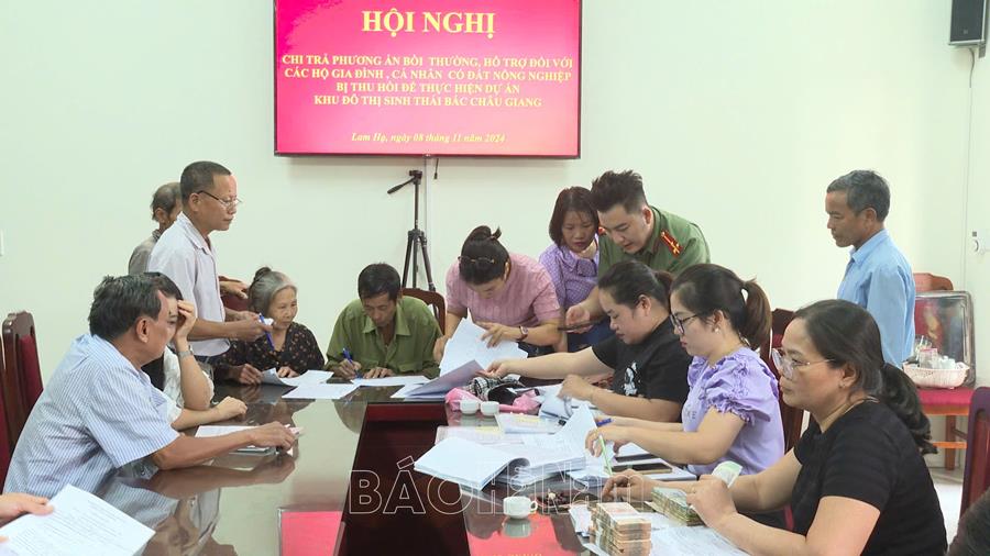 Chi trả bồi thường hỗ trợ các hộ gia đình, cá nhân có đất nông nghiệp bị thu hồi tại Lam Hạ