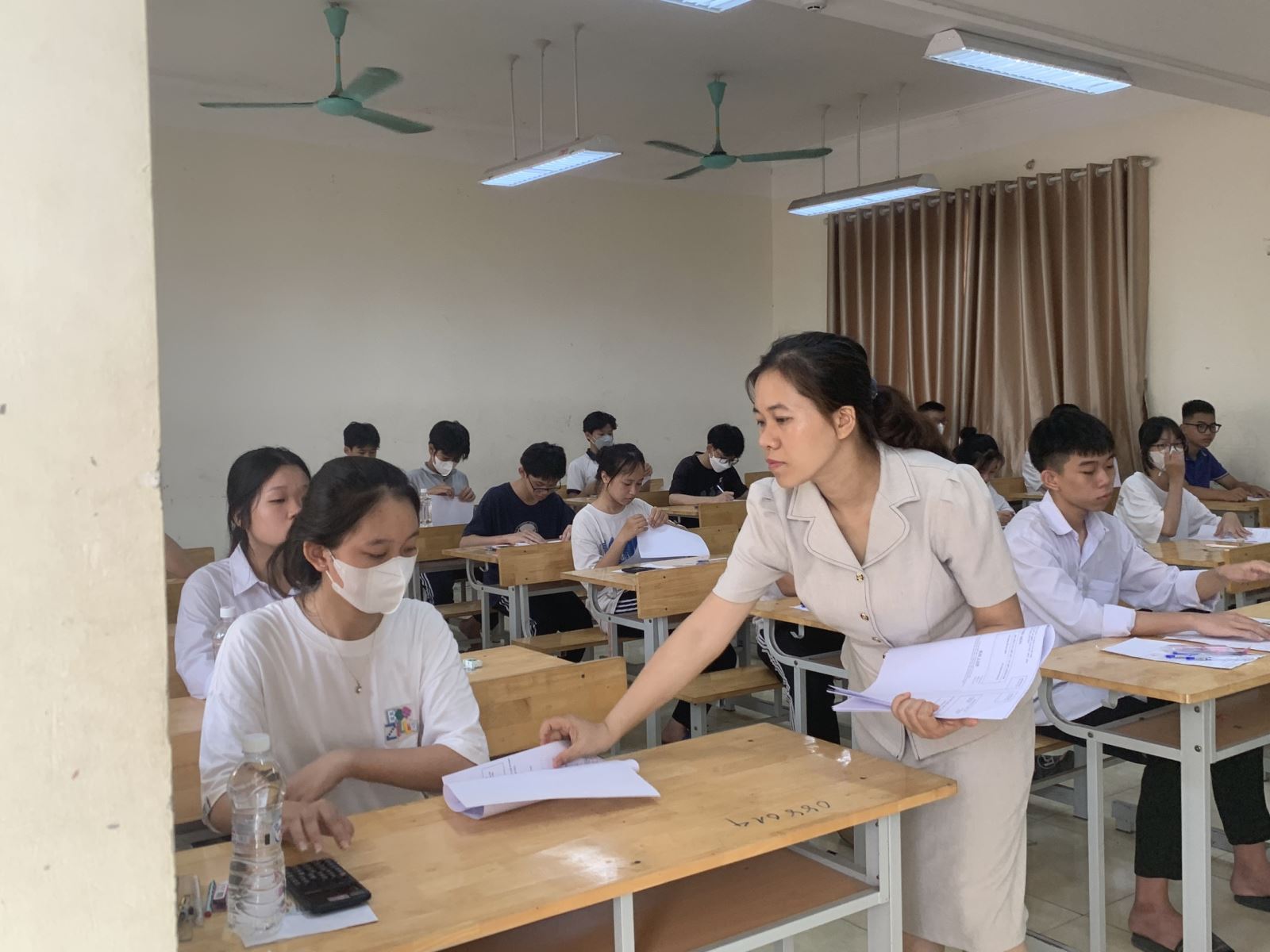 Xem xét quy định thời gian công bố phương án thi tuyển sinh lớp 10 sớm