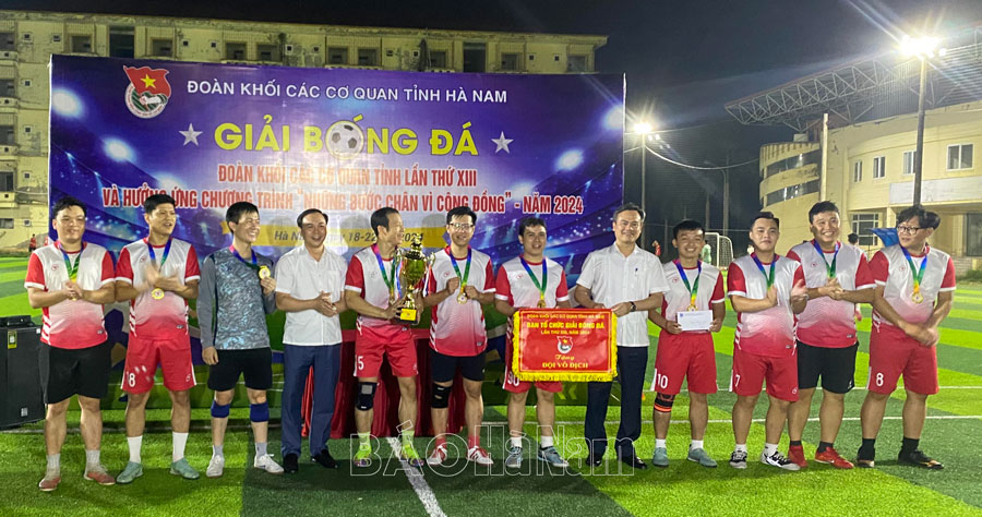 Đội liên quân Tỉnh ủy- Tỉnh đoàn giành Cúp Giải Bóng đá Đoàn Khối các cơ quan tỉnh lần thứ XIII