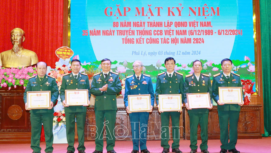 Phủ Lý gặp mặt kỷ niệm 35 năm Ngày thành lập Hội CCB Việt Nam