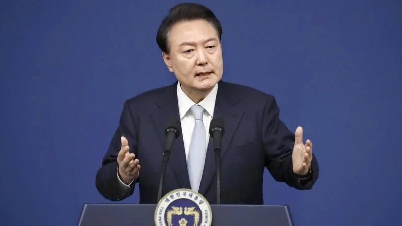 Tổng thống Hàn Quốc ban bố lệnh thiết quân luật khẩn cấp