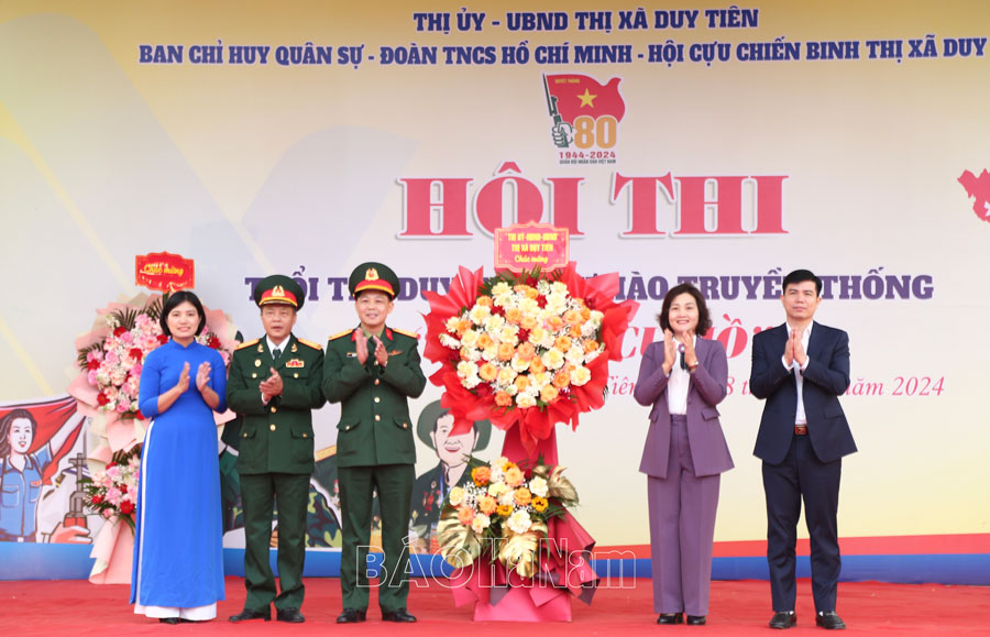 Duy Tiên tổ chức thi tìm hiểu truyền thống Quân đội nhân dân Việt Nam cho học sinh THPT