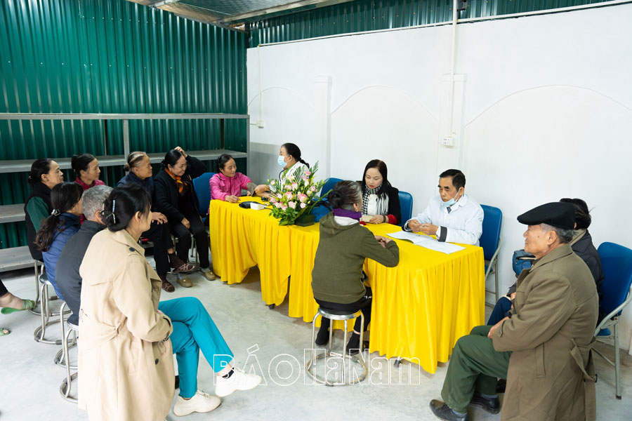 Gần 200 người dân xã Mộc Bắc được tư vấn, khám bệnh miễn phí