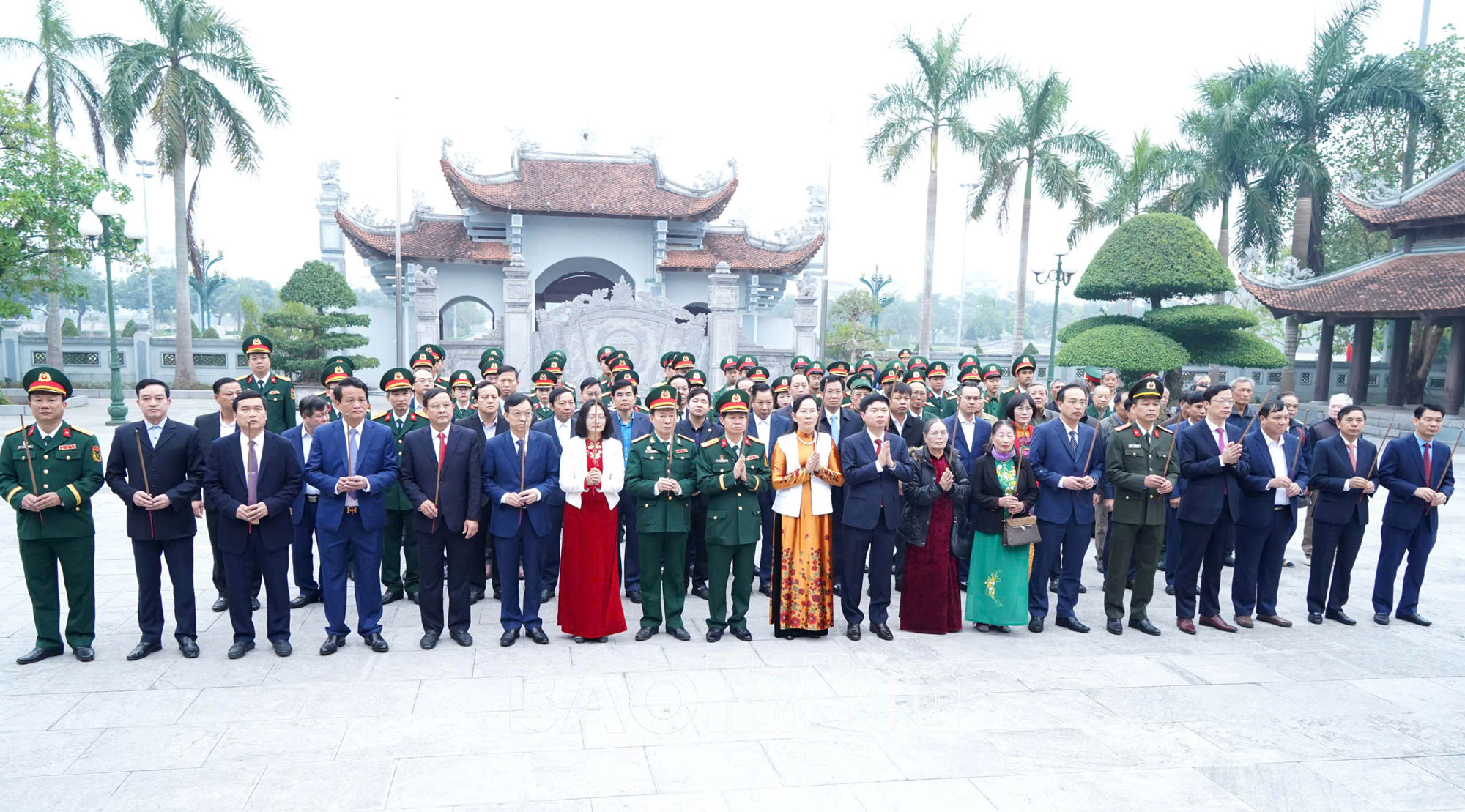 Lãnh đạo tỉnh dâng hương tưởng niệm các Anh hùng liệt sỹ nhân kỷ niệm 80 năm Ngày thành lập Quân đội nhân dân Việt Nam