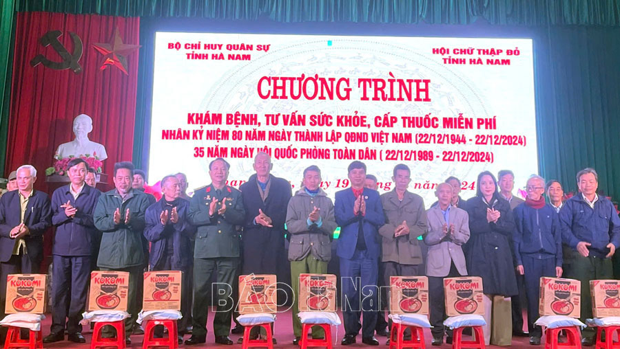 Khám bệnh, cấp thuốc miễn phí cho 150 đối tượng thuộc hộ nghèo, gia đình chính sách xã Thanh Nghị