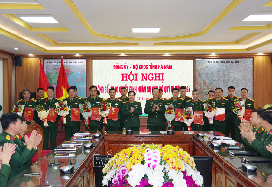 Đảng ủy – Bộ  CHQS tỉnh công bố, trao quyết định nhân sự cán bộ quý IV năm 2024