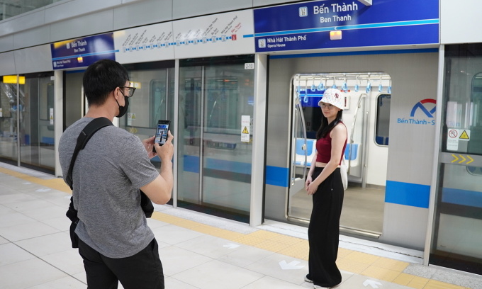 7 hành động văn minh khi đi metro mùa cao điểm