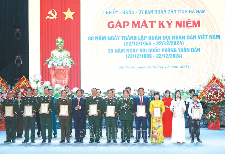 Người giành giải Nhất cuộc thi tìm hiểu truyền thống Quân đội nhân dân Việt Nam