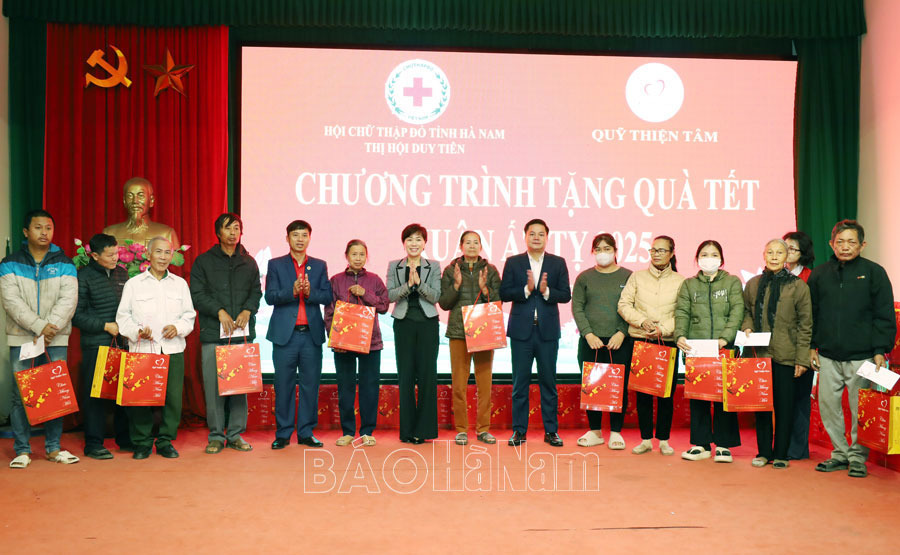 Quỹ Thiện Tâm - Tập đoàn Vingroup tặng 1.500 suất quà cho hộ nghèo, hoàn cảnh khó khăn