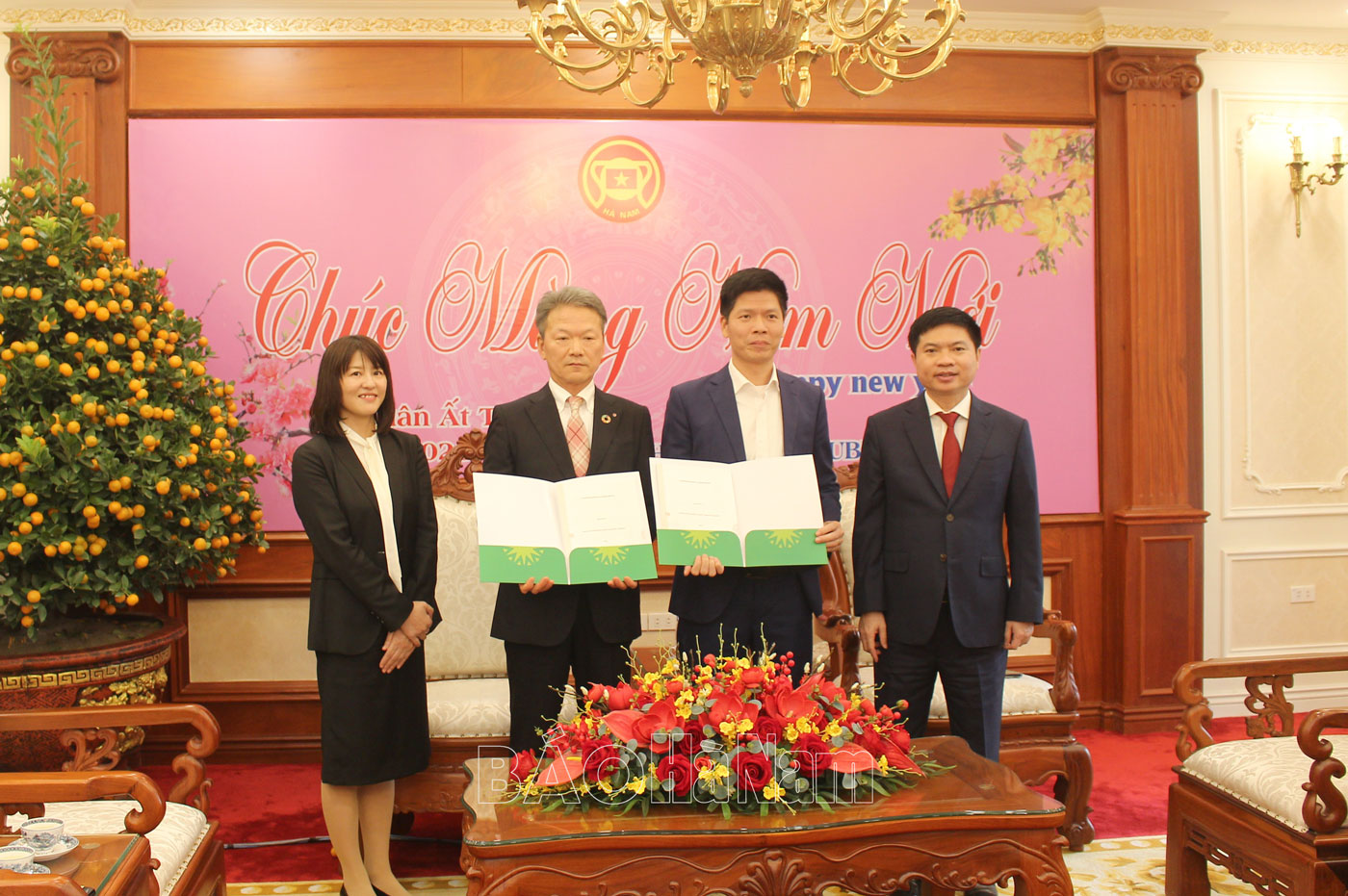 Đồng chí Chủ tịch UBND tỉnh Trương Quốc Huy tiếp và làm việc với Giám đốc điều hành Ngân hàng Joyo Bank, Nhật Bản