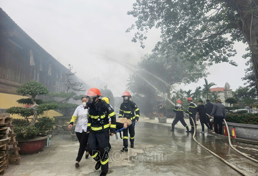 Thực tập phương án chữa cháy, cứu nạn, cứu hộ tại đền Trần Thương