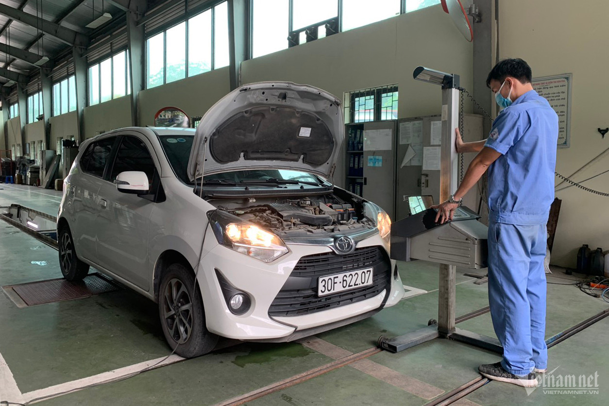 Mua ô tô cũ và gắn biển số mới có cần đưa đi đăng kiểm lại không?