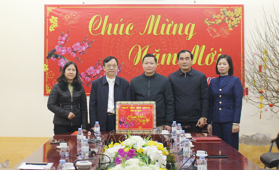 Thăm, tặng quà  người có công, gia đình chính sách, hộ nghèo trên địa bàn thị xã Kim Bảng