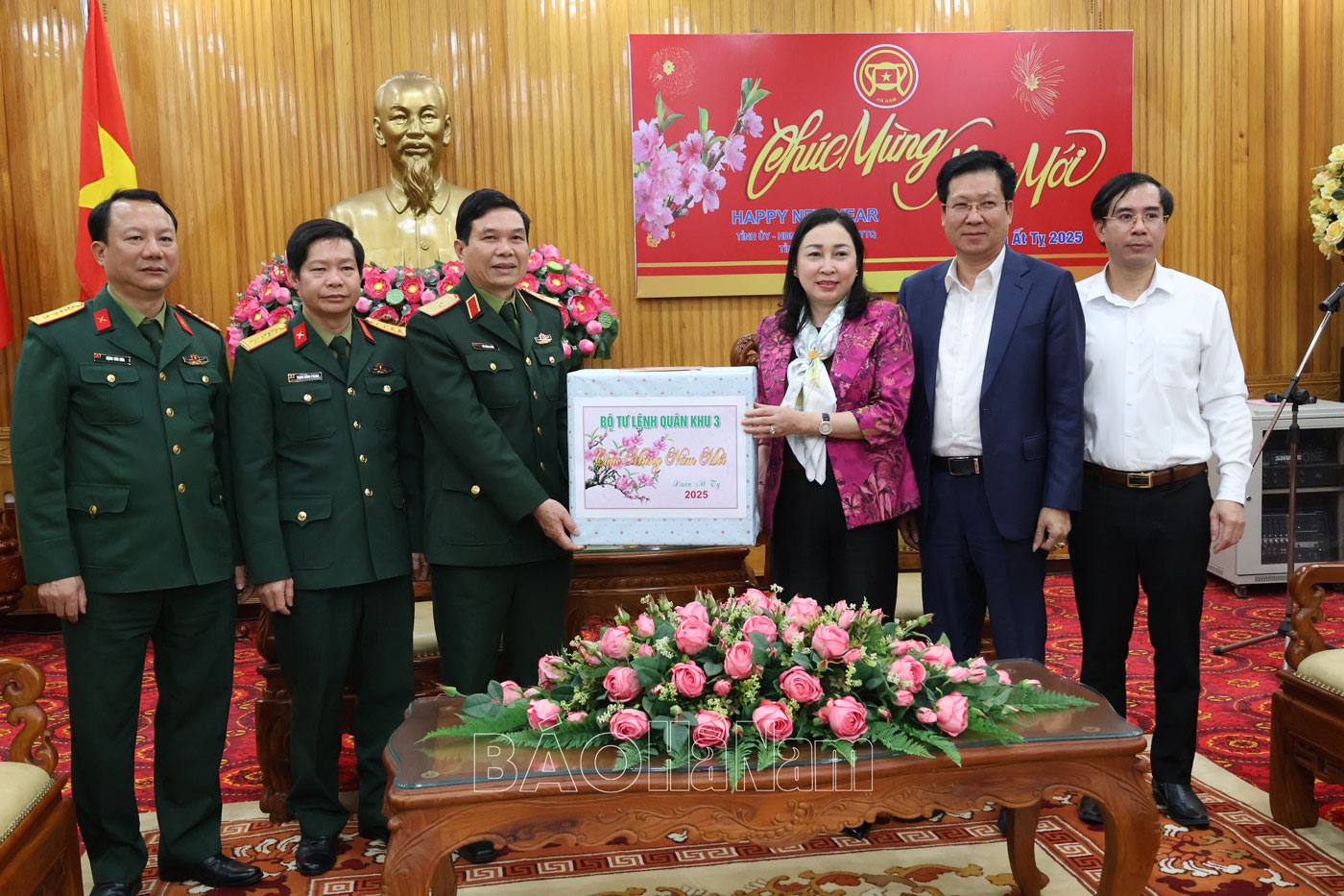 Đoàn công tác của Bộ Tư lệnh Quân khu 3 thăm, chúc Tết tại Hà Nam