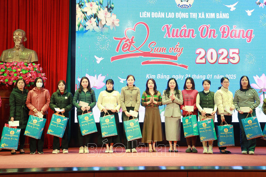 “Tết sum vầy – Xuân ơn Đảng” cho người lao động tại Kim Bảng