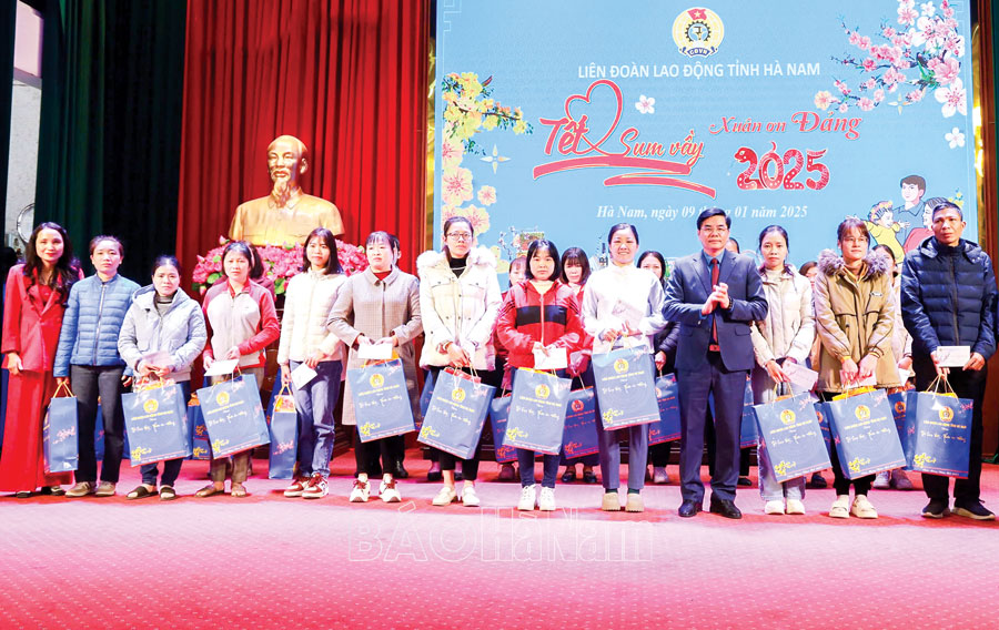 Bền bỉ hành trình "xây" Tết cho người lao động