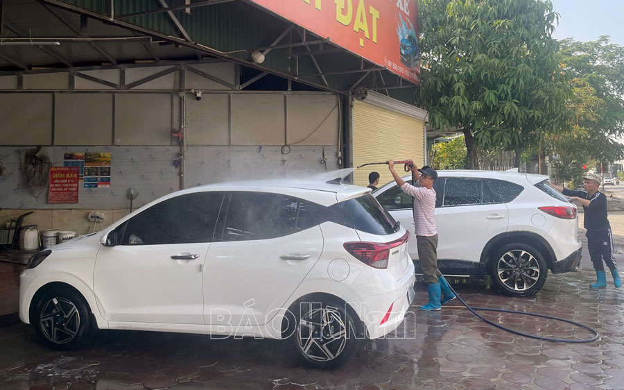 Dịch vụ rửa xe tất bật những ngày cuối năm