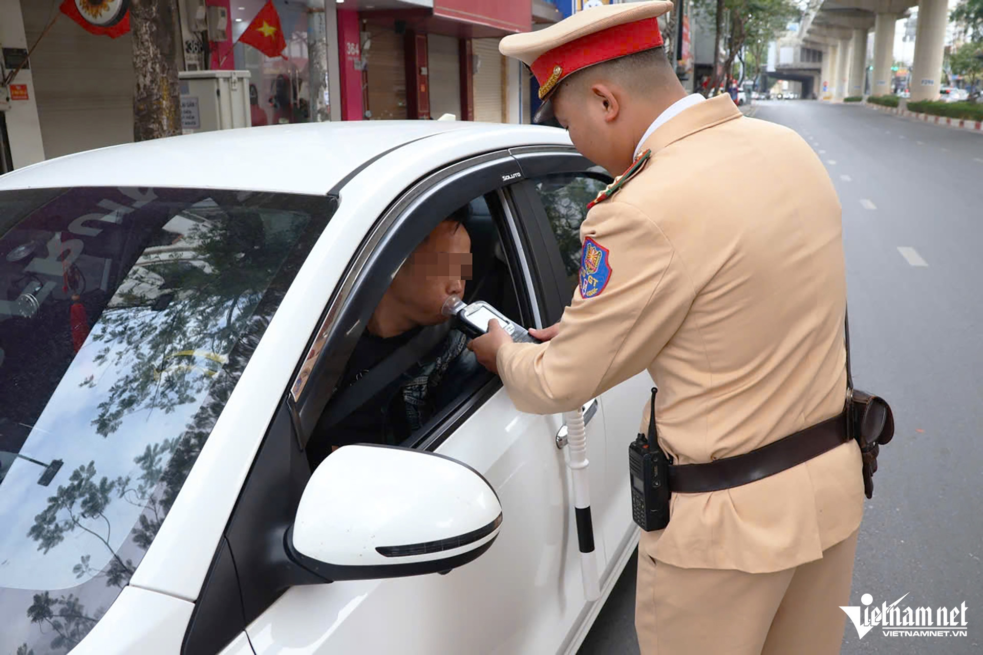 Chú ý các điều sau để lái xe xuất hành được an toàn, tránh bị phạt 'dông' cả năm