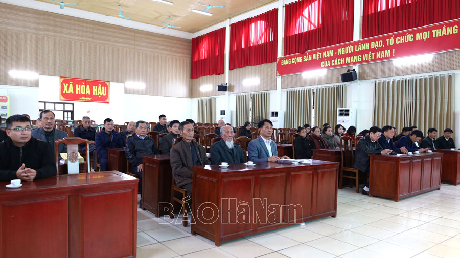 Đảng bộ xã Hòa Hậu tổ chức trao tặng Huy hiệu Đảng đợt 3/2