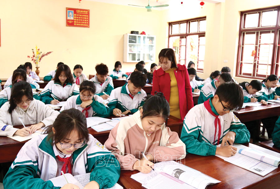 Trường THCS Nam Cao thi đua học tập và làm theo lời Bác