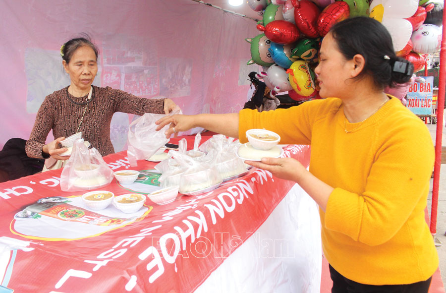 Độc đáo tục làm bánh giầy và chè kho ở Đọi Tam
