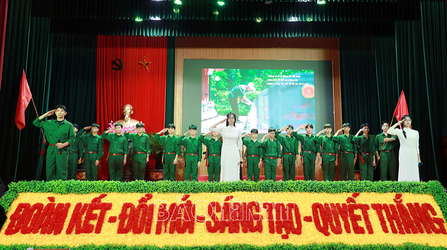 Xây dựng, tạo nguồn kế cận tin cậy cho Đảng