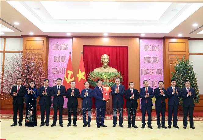 Tinh gọn bộ máy: Sắp xếp tổ chức, bố trí nhân sự bảo đảm đồng bộ trong cả hệ thống chính trị