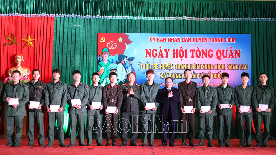 Huyện Thanh Liêm tổ chức đêm giao lưu “Ngày hội tòng quân”