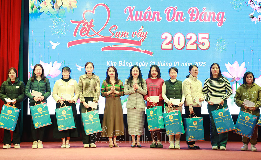 Các cấp công đoàn thị xã Kim Bảng đa dạng hoạt động chăm lo cho người lao động