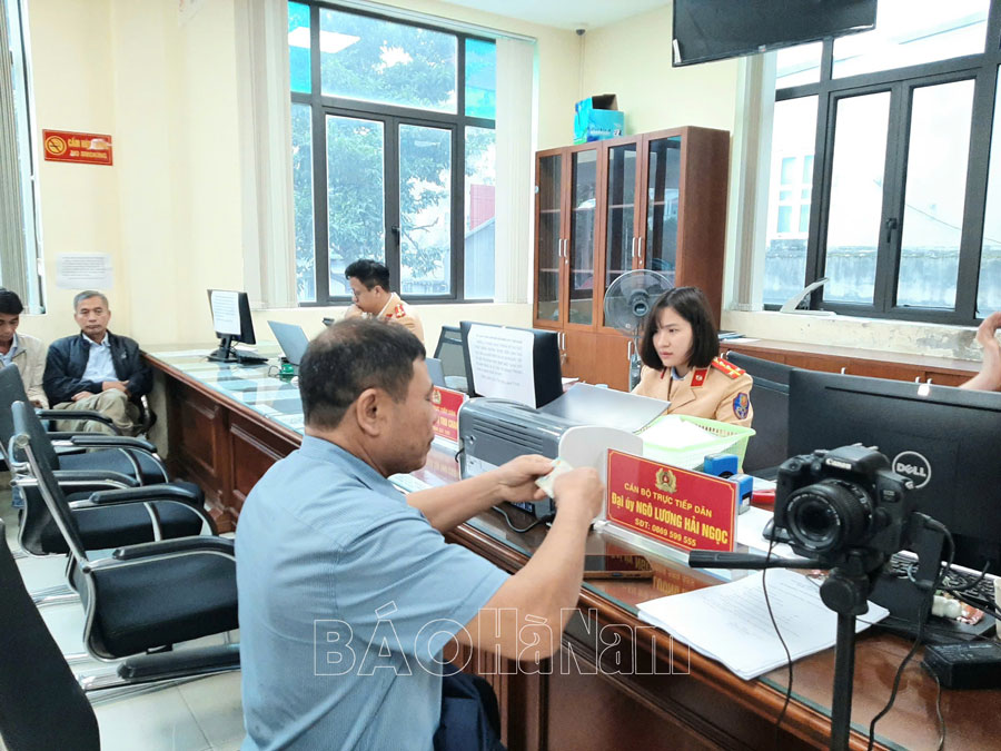 Ghi nhận những ngày đầu cấp đổi giấy phép lái xe