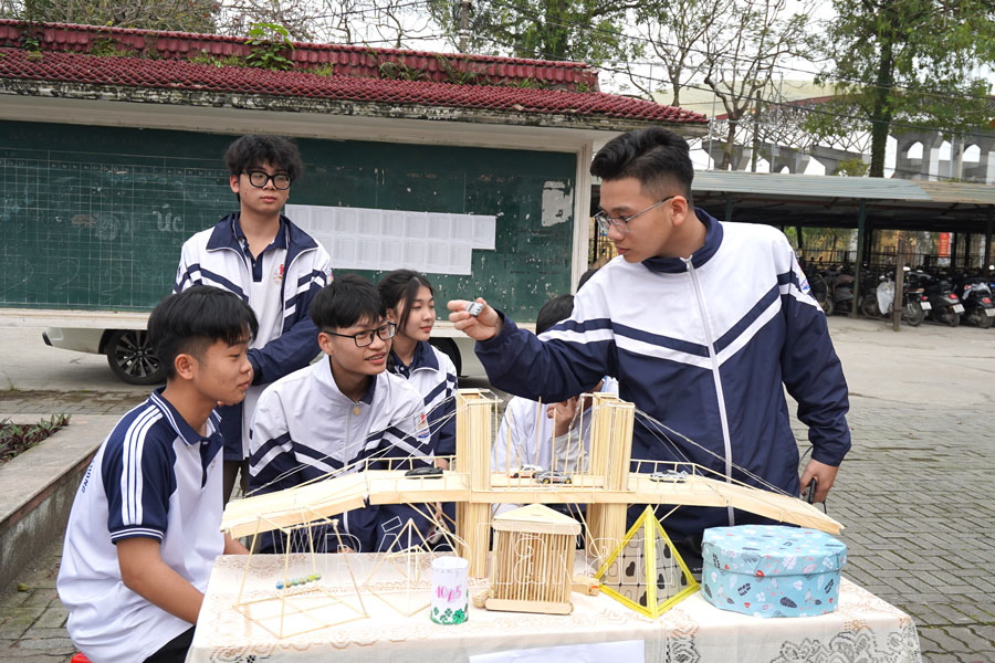 Đẩy mạnh công tác hướng nghiệp để nâng cao hiệu quả phân luồng học sinh