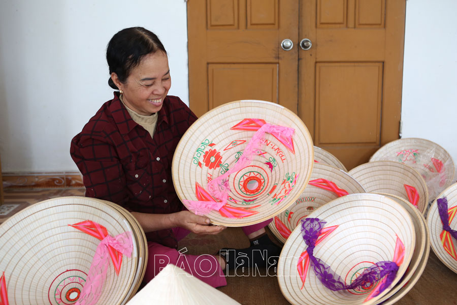 Duy trì và phát huy nghề đan nón truyền thống tại Thanh Liêm