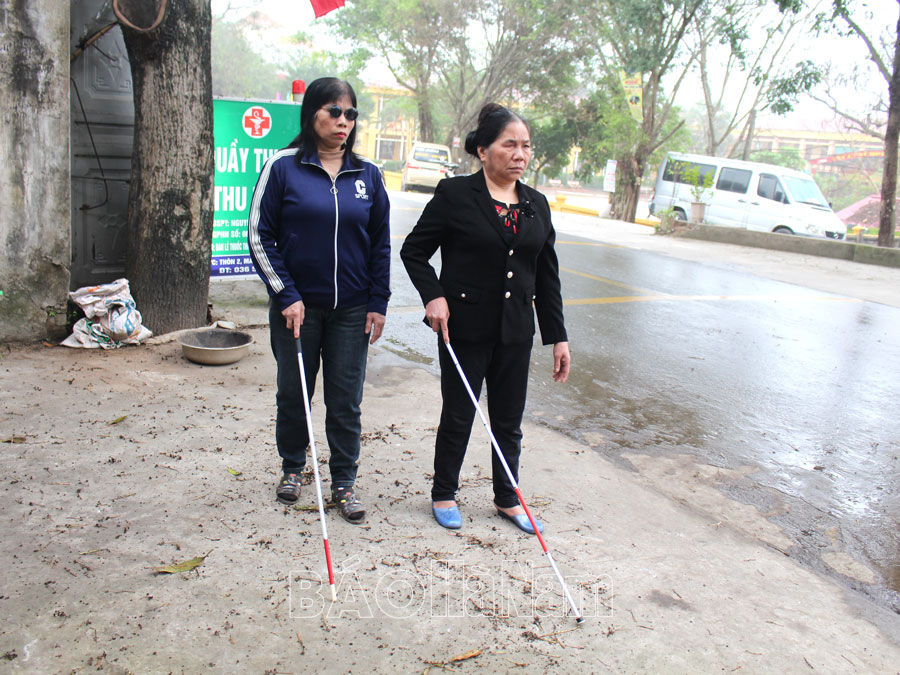 Cây gậy trắng – Ánh sáng cho người khiếm thị