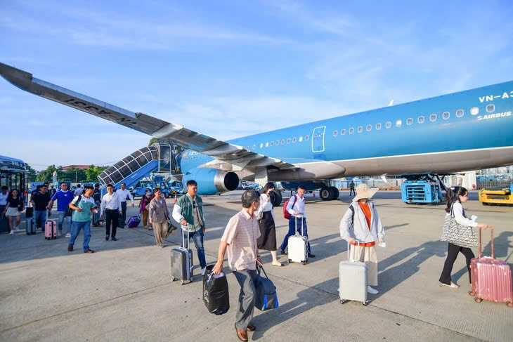 Giá vé máy bay đến TP.HCM tăng 30-50% dịp lễ 30-4