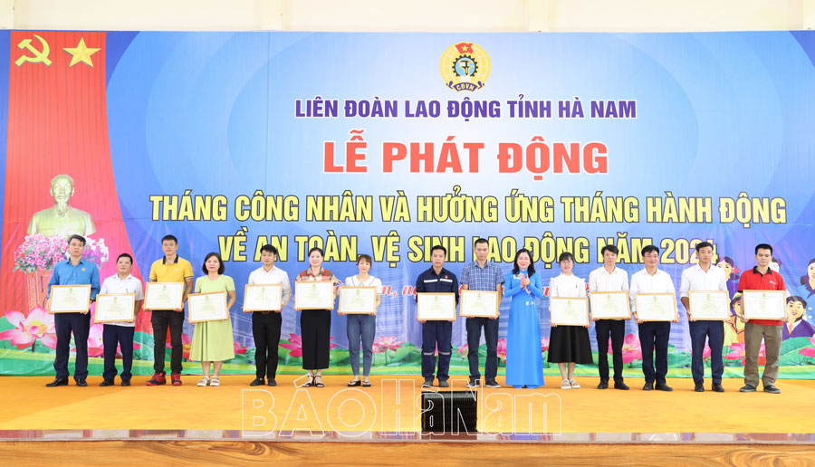 Đẩy mạnh phong trào thi đua “Lao động giỏi, lao động sáng tạo”