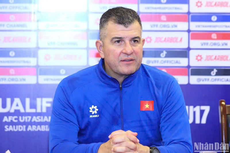 Huấn luyện viên Cristiano Roland: Lứa U17 này sẽ là tương lai của bóng đá Việt Nam