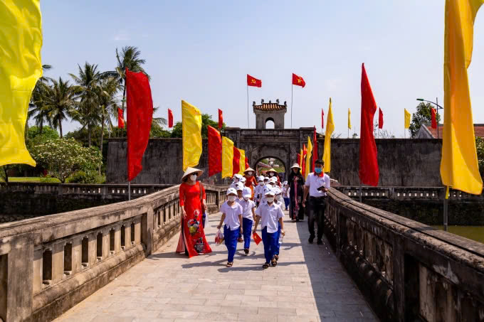 Loạt tour tìm lại lịch sử hào hùng hút khách dịp 30/4