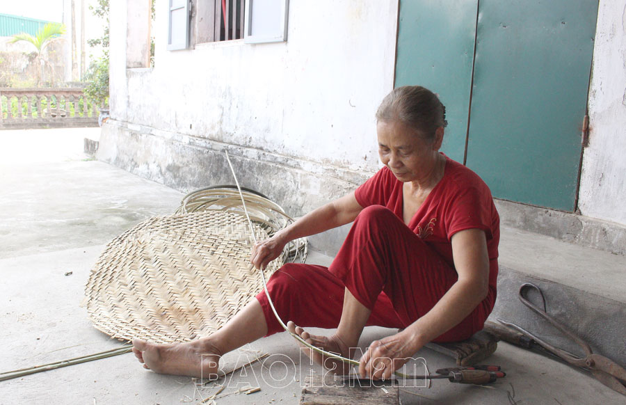 Nhiều làng nghề truyền thống trước nguy cơ mai một